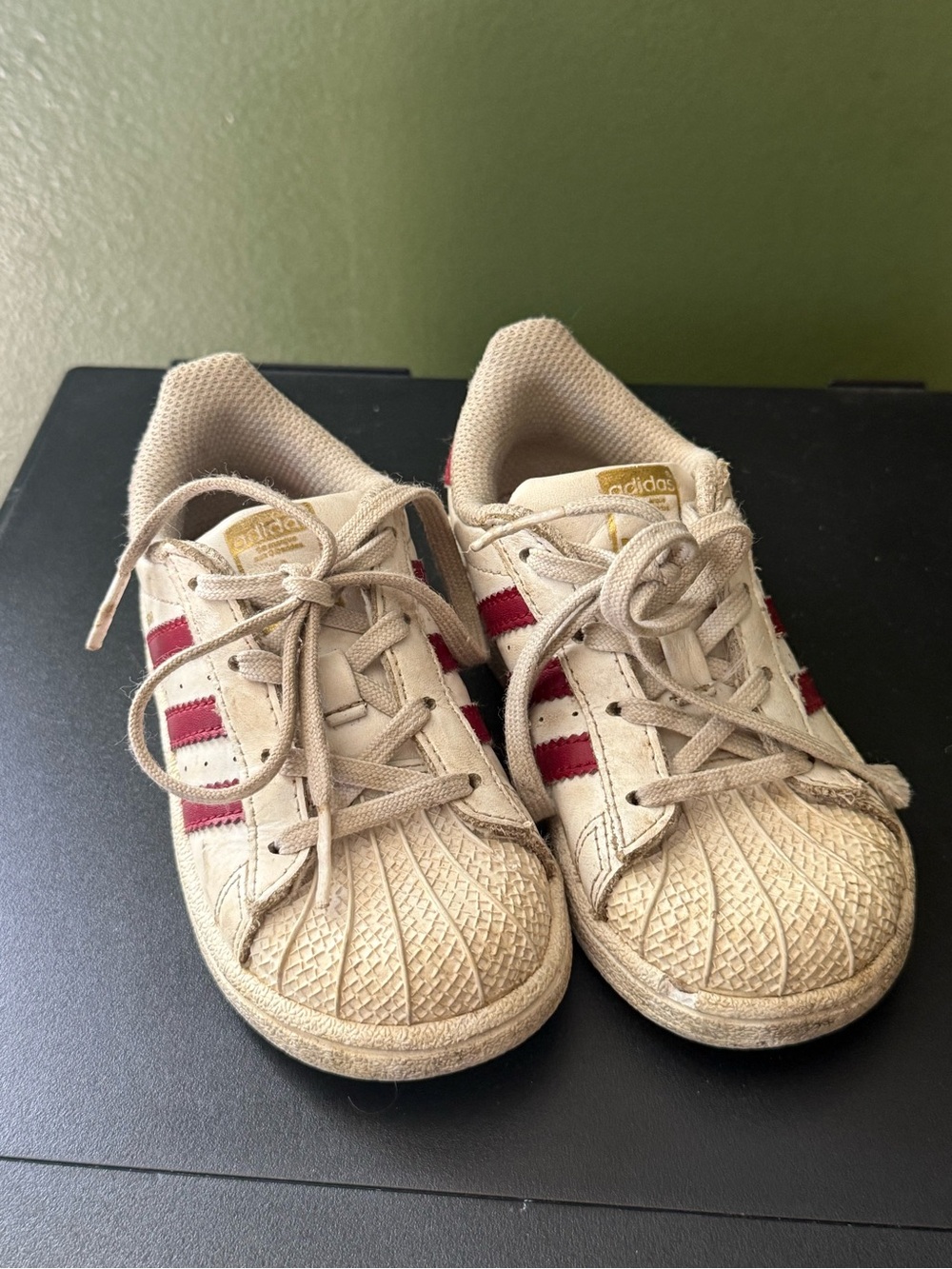 adidas Kids Beige Sneakers with Red Stripes - Classic Shell-Toe